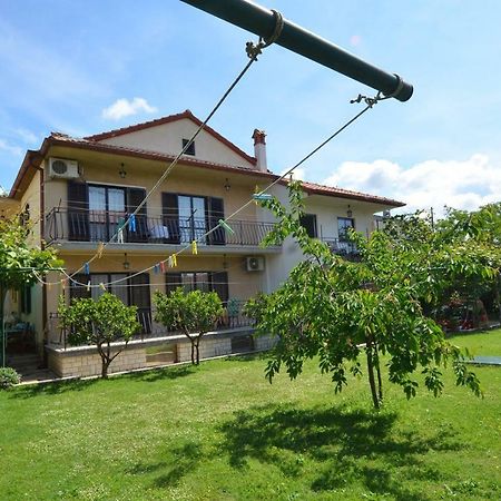 Koreni Apartments Ровин Екстериор снимка