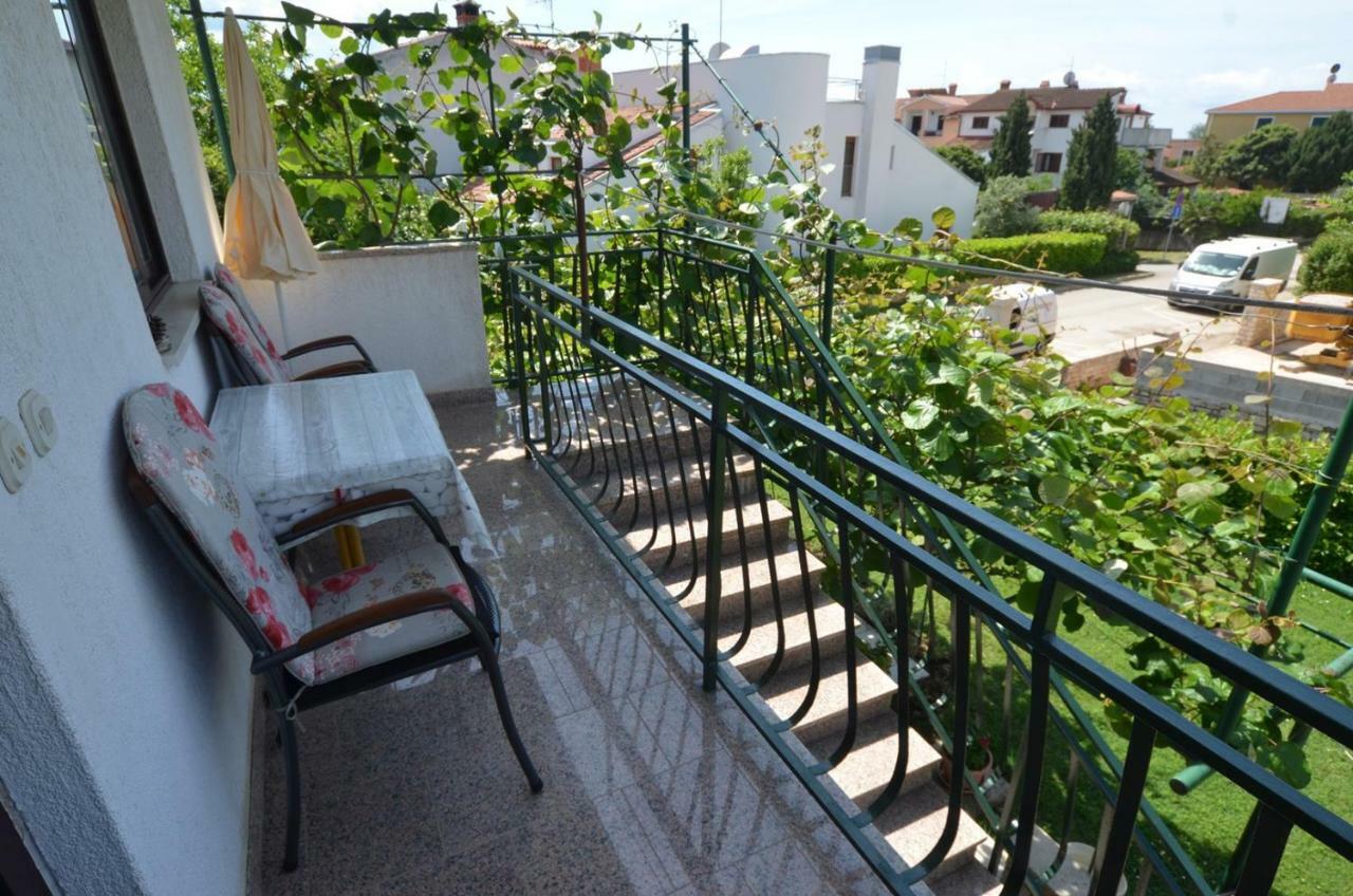 Koreni Apartments Ровин Екстериор снимка