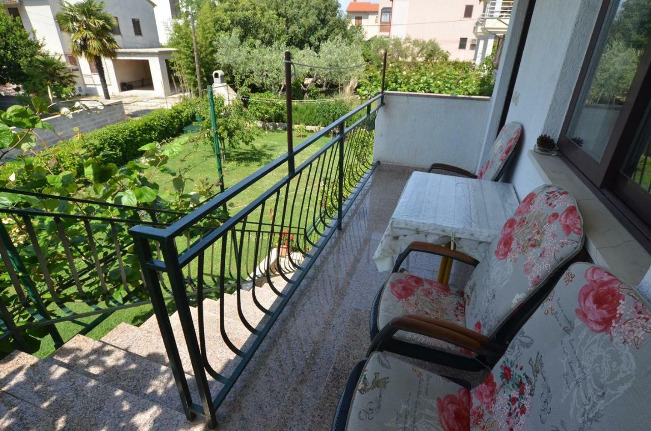 Koreni Apartments Ровин Екстериор снимка