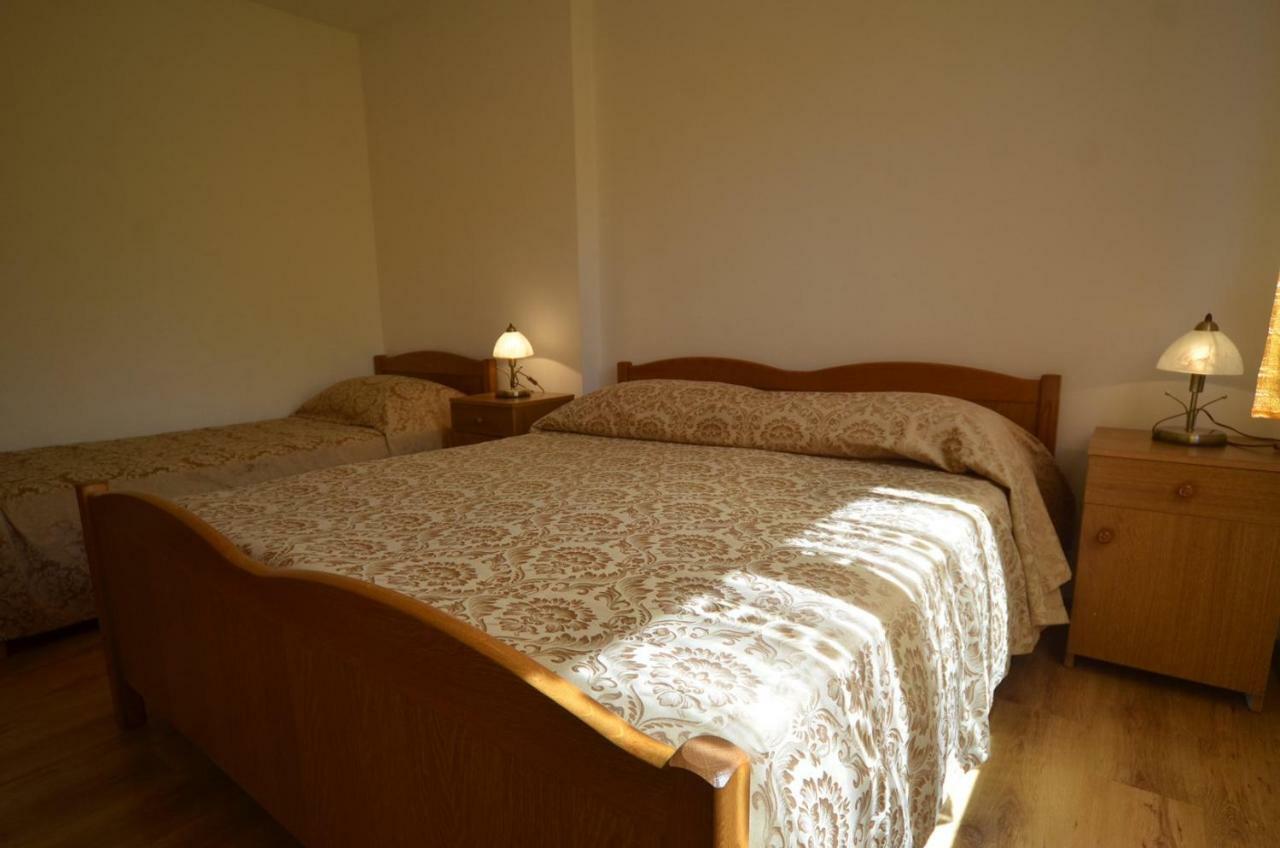 Koreni Apartments Ровин Екстериор снимка