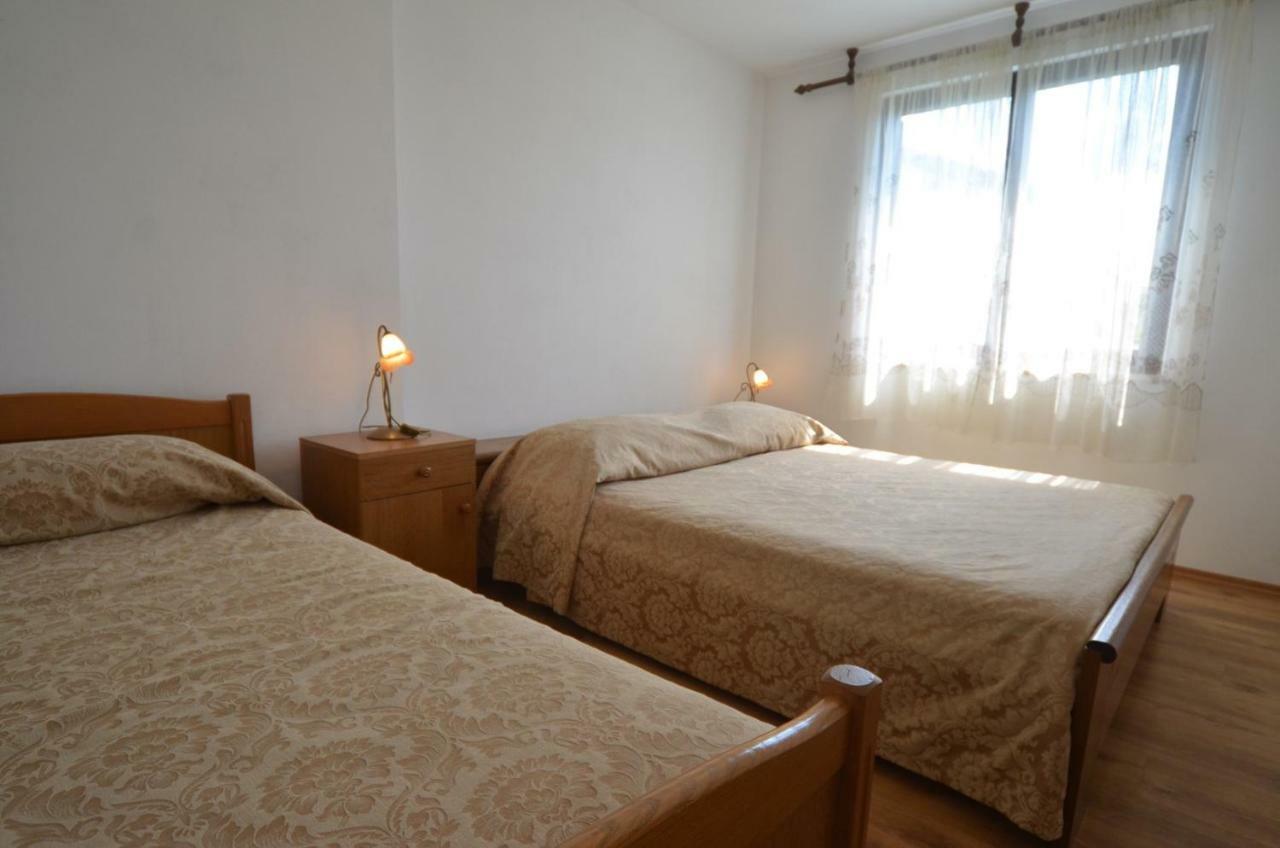 Koreni Apartments Ровин Екстериор снимка